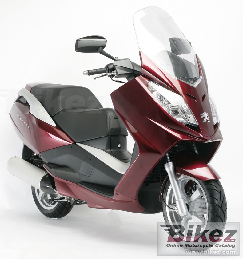 Big Peugeot satelis 125 premium picture and wallpaper from Bikez.com